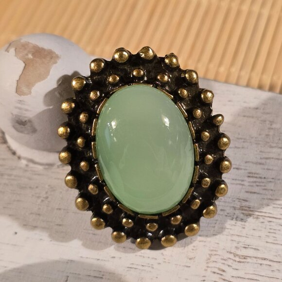 Vintage 90s Bold Bronze and Green Oval Cabochon Ring with Gothic Raised Dots - Picture 5 of 8